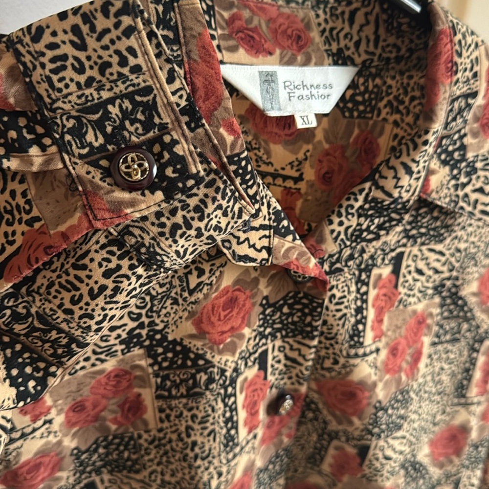 Vintage Patterned Button-Up Shirt - Picture 7 of 8